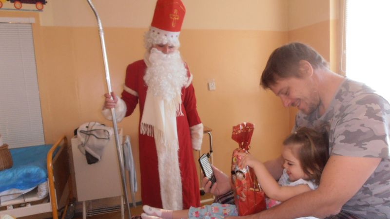 Mikuláš naděloval malým pacientům v Jesenické nemocnici